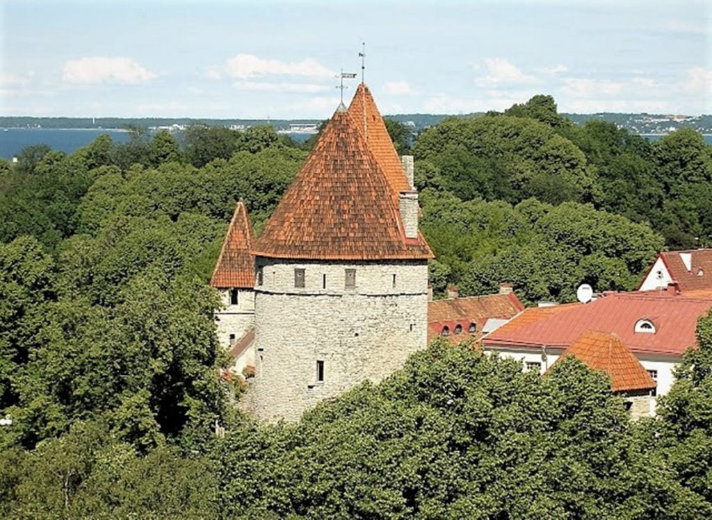 Tallinnaa mennen tullen