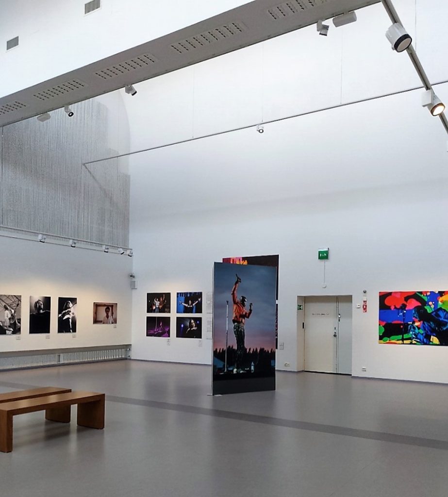 Uudistunut Hyvinkään taidemuseo - Ilmailua ja rock-valokuvia