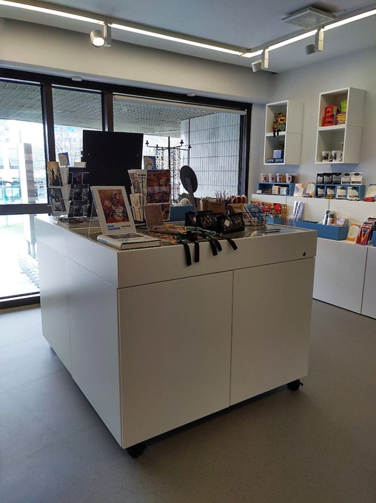 Uudistunut Hyvinkään taidemuseo - Ilmailua ja rock-valokuvia