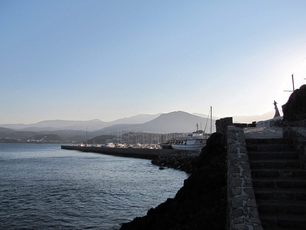 Agios Nikolaos kuvina vuonna 2017