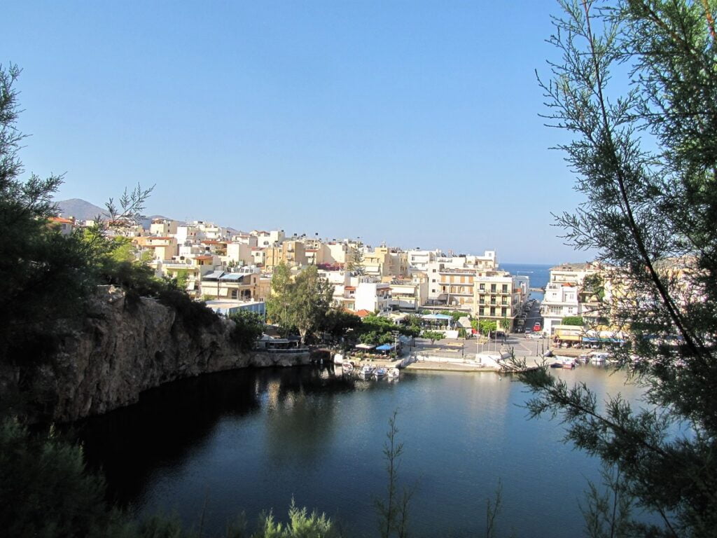 Agios Nikolaos kuvina vuonna 2017