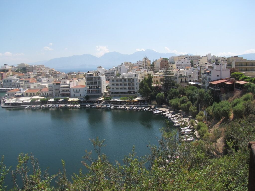 Agios Nikolaos kuvina vuonna 2017