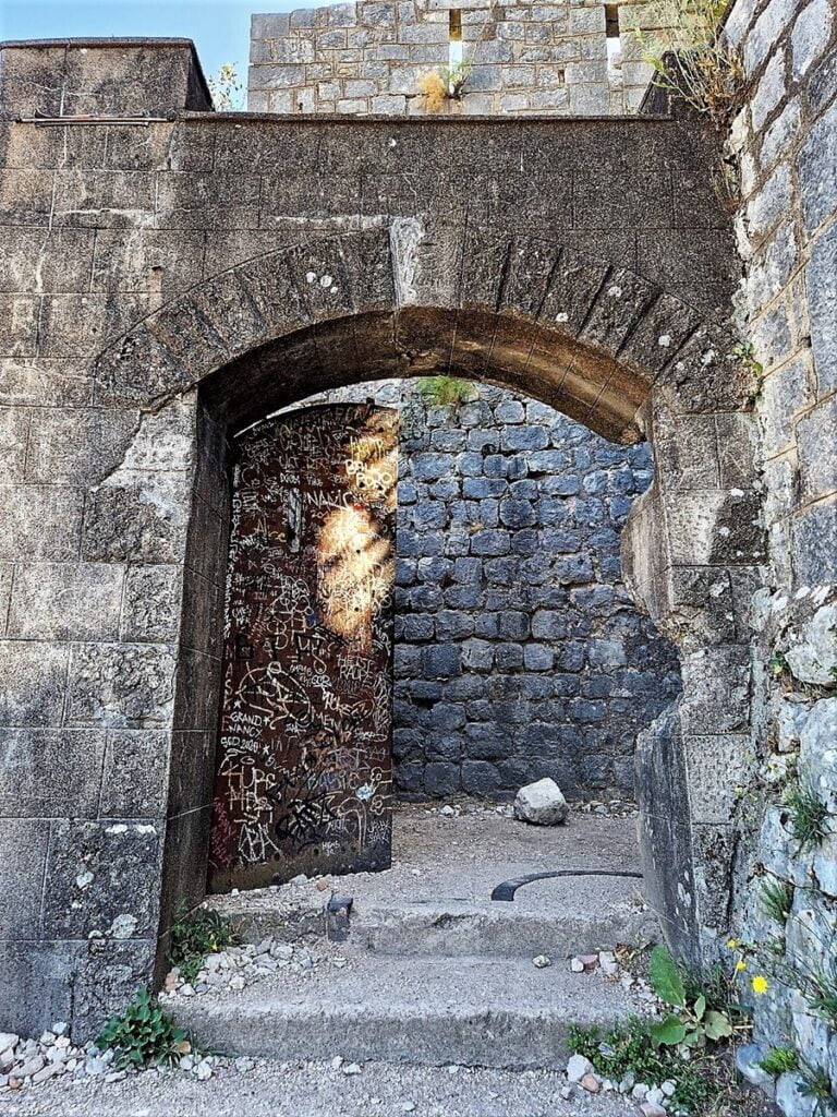 Montenegro - Kotorin vanha kaupunki ja linnoitus