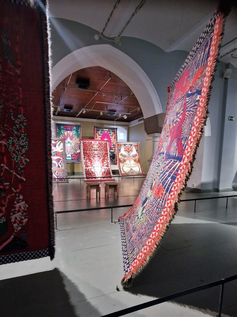 Designmuseo ja Kustaa Saksin Rajamailla -näyttely