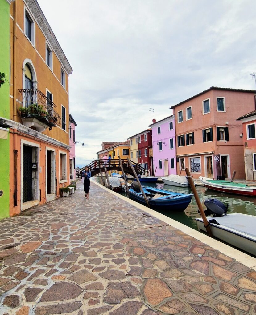 Värikäs Buranon saari Venetsiassa