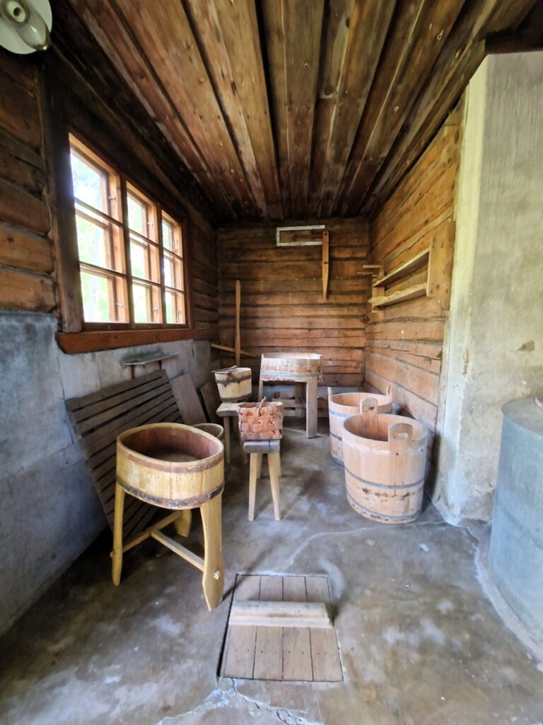 Pyykinpesu Ainolassa - Kohti avaraa maailmaa