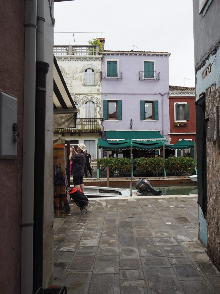 Värikäs Buranon saari Venetsiassa