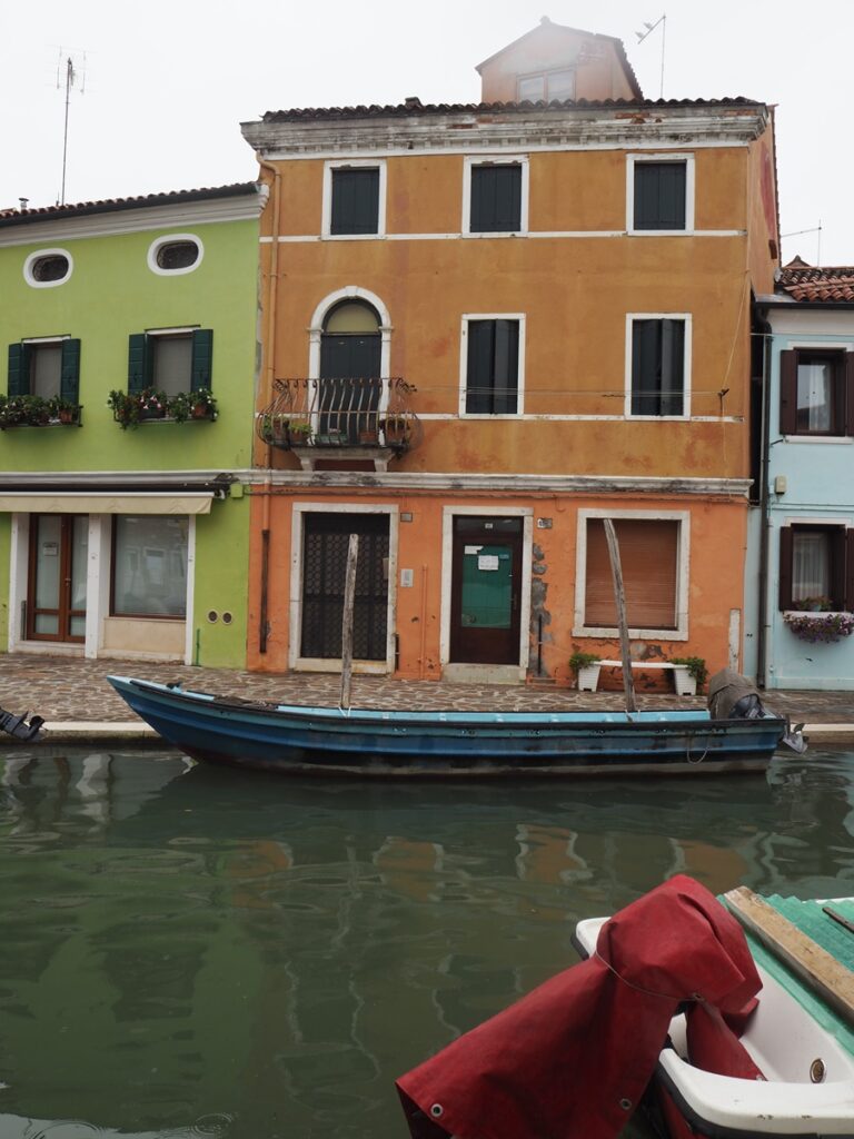 Värikäs Buranon saari Venetsiassa