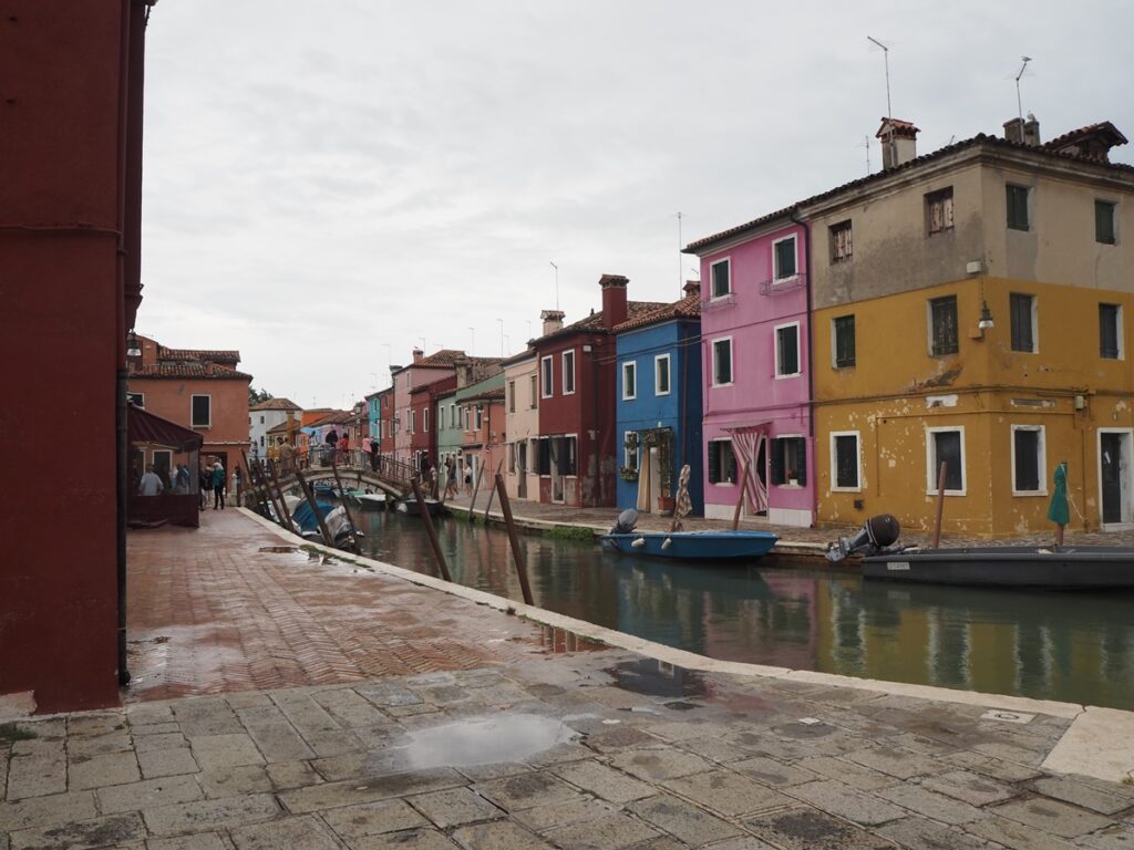 Värikäs Buranon saari Venetsiassa