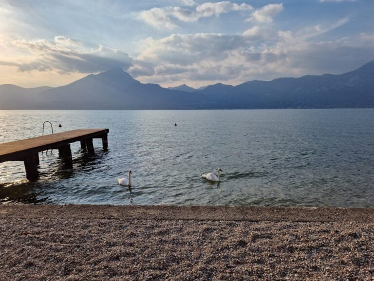 Upeita maisemia ja maukkaita aamiaisia Gardajärven rannalla – Albergo del Garda