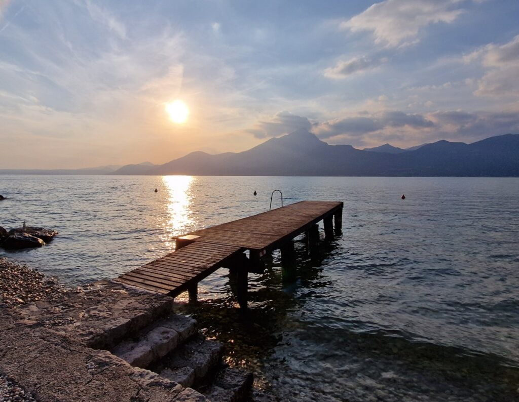 Upeita maisemia ja maukkaita aamiaisia Gardajärven rannalla – Albergo del Garda